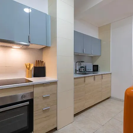 Lovely Patio Getaway In Apartament Lizbona
