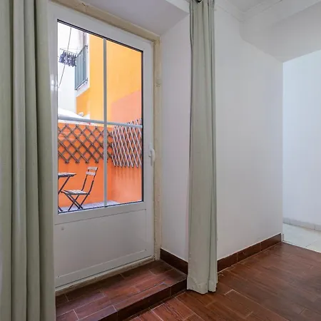 Lovely Patio Getaway In Apartament *