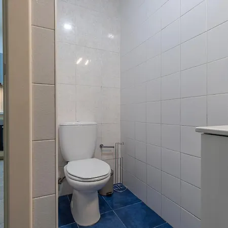 Lovely Patio Getaway In דירה *