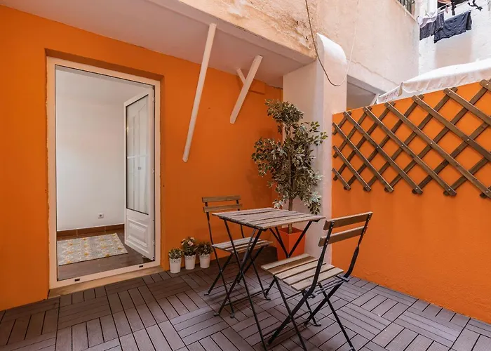 Lovely Patio Getaway In Apartment Lisbon