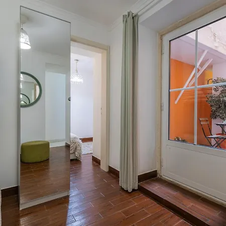 Lovely Patio Getaway In Lisbon