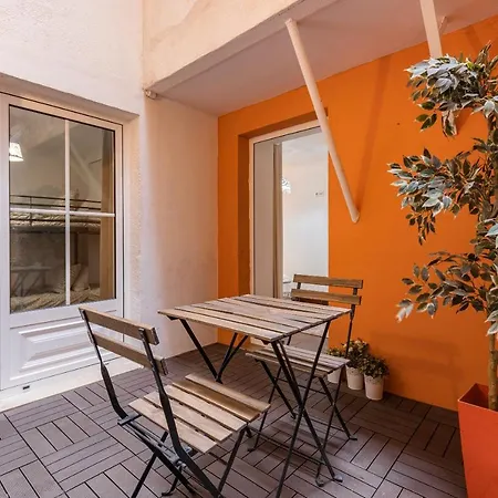Lovely Patio Getaway In Apartamento