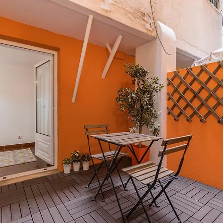 Lovely Patio Getaway In Appartamento Lisbona