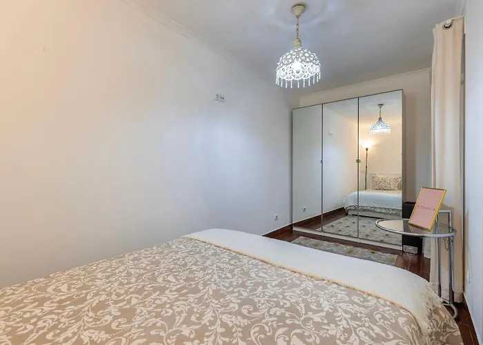 Lovely Patio Getaway In Lisbona