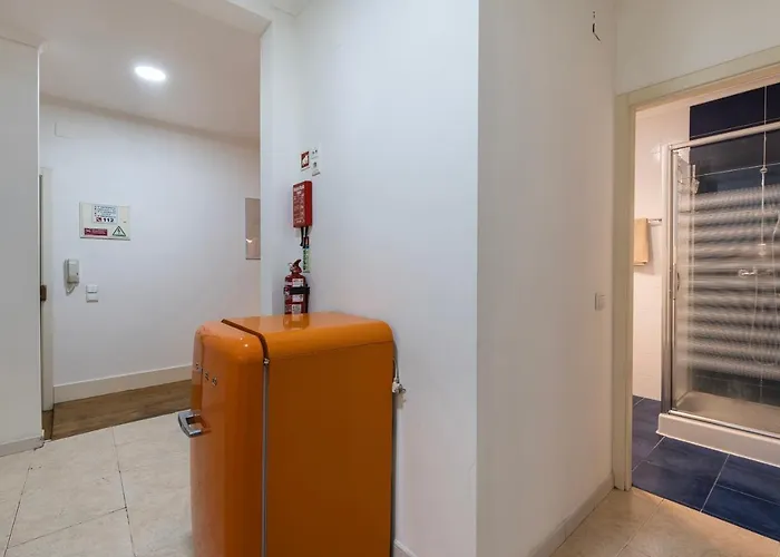 Lovely Patio Getaway In Lisbona