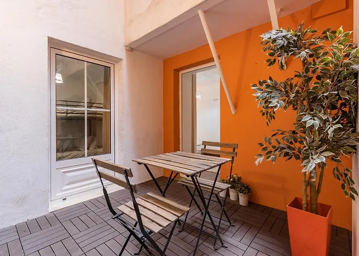 Lovely Patio Getaway In Apartment